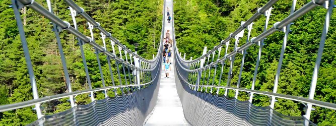 Trip Formentera Reisetipps - highline179 - Die Brücke BlickMitKick | einmalige Kulisse und spektakulärer Panoramablick | 20 Gehminuten und man findet | die längste Hängebrücke der Welt | Weltrekord Hängebrücke im Tibet Style - Die highline179 ist eine Fußgänger-Hängebrücke in Form einer Seilbrücke über die Fernpassstraße B 179 südlich von Reutte in Tirol (Österreich). Sie erstreckt sich in einer Höhe von 113 bis 114 m über die Burgenwelt Ehrenberg und verbindet die Ruine Ehrenberg mit dem Fort Claudia.